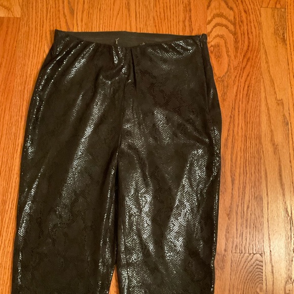 Rita Leather Faux Pants, Black with Snake Print Design, Side Zip, Sz S - Picture 8 of 11